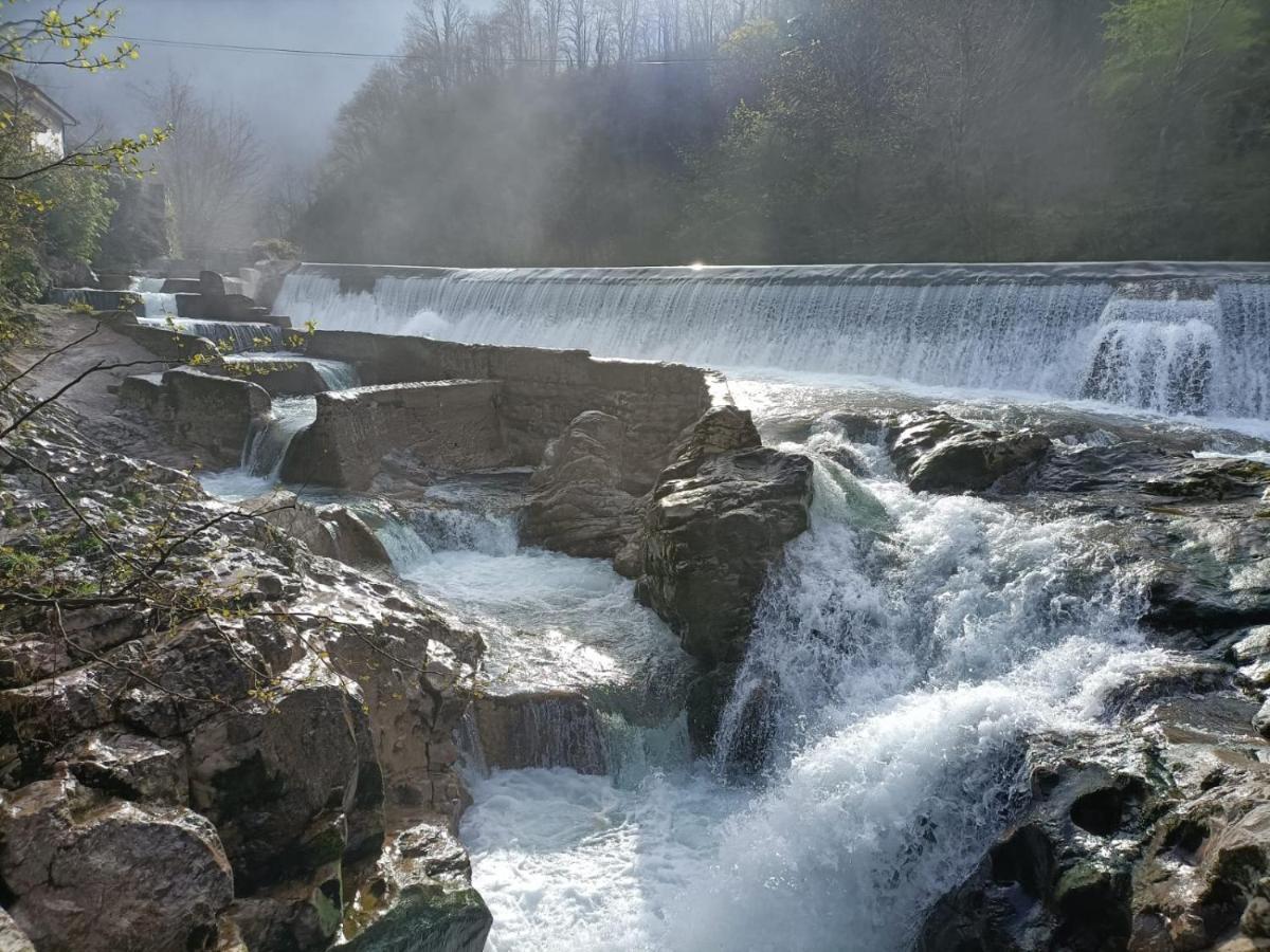 La Salmonera Cangas De Onis Caño Exterior foto