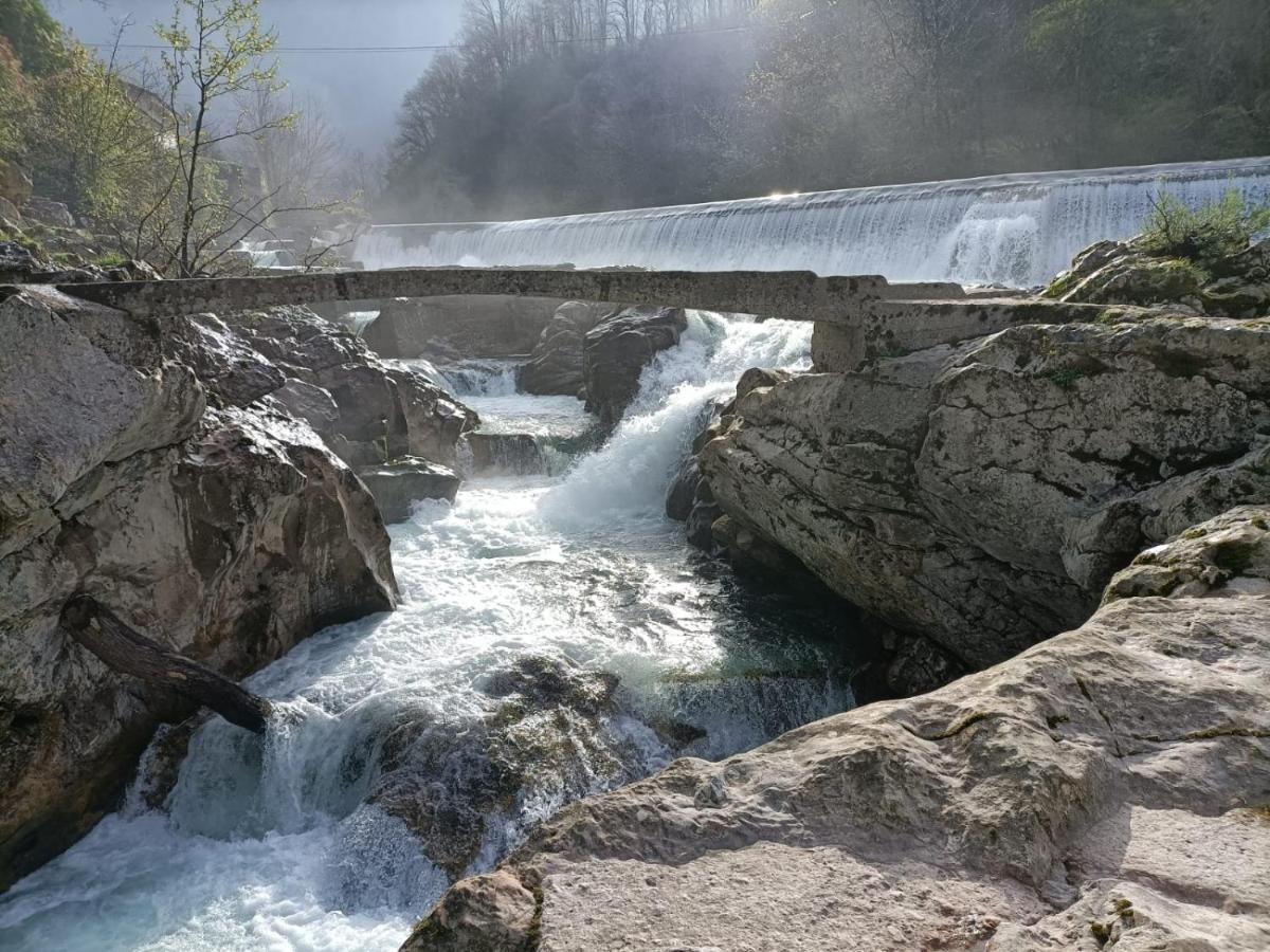 La Salmonera Cangas De Onis Caño Exterior foto