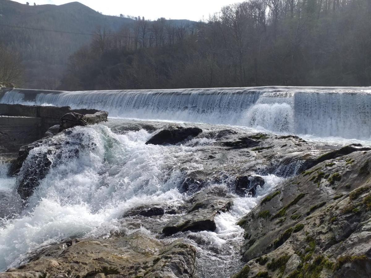 La Salmonera Cangas De Onis Caño Exterior foto