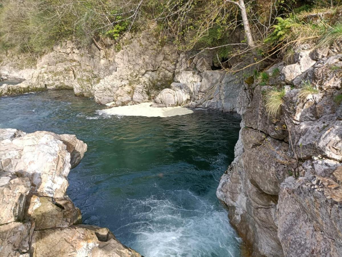 La Salmonera Cangas De Onis Caño Exterior foto