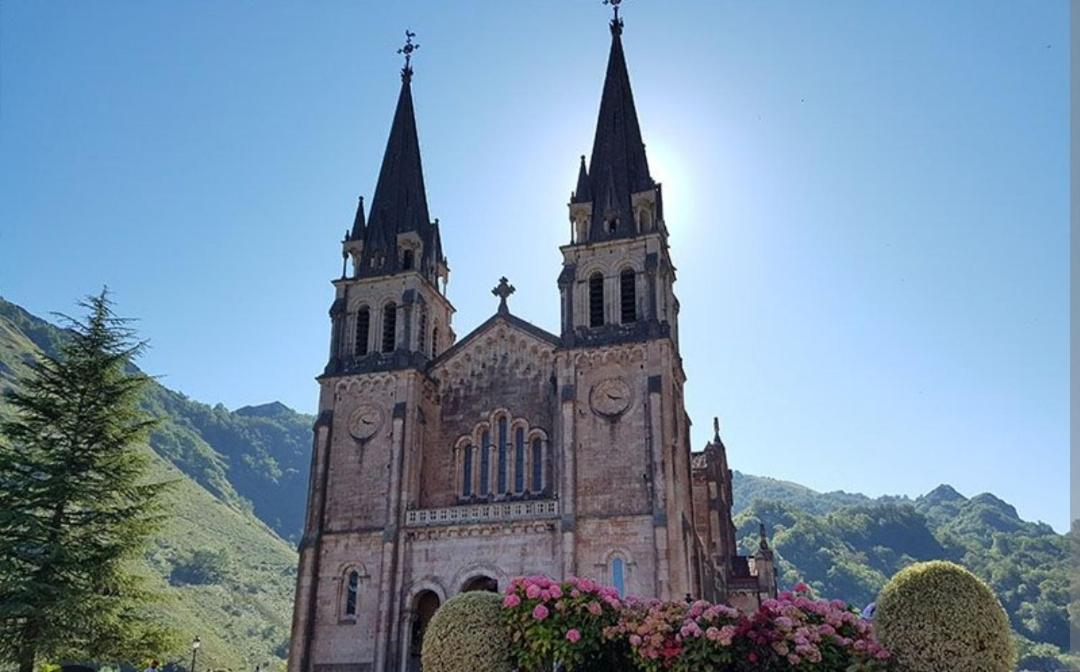 La Salmonera Cangas De Onis Caño Exterior foto