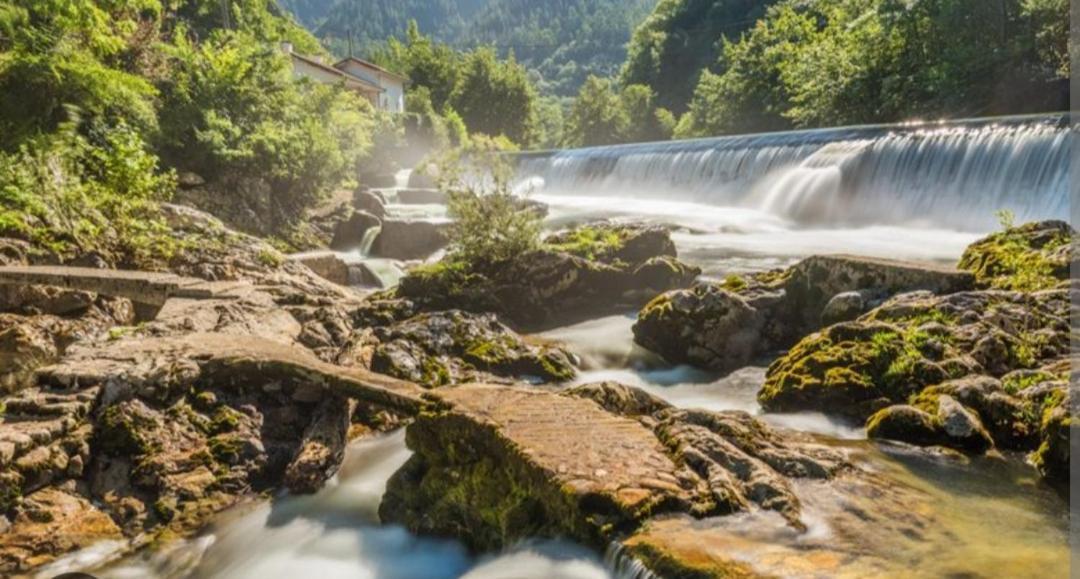 La Salmonera Cangas De Onis Caño Exterior foto