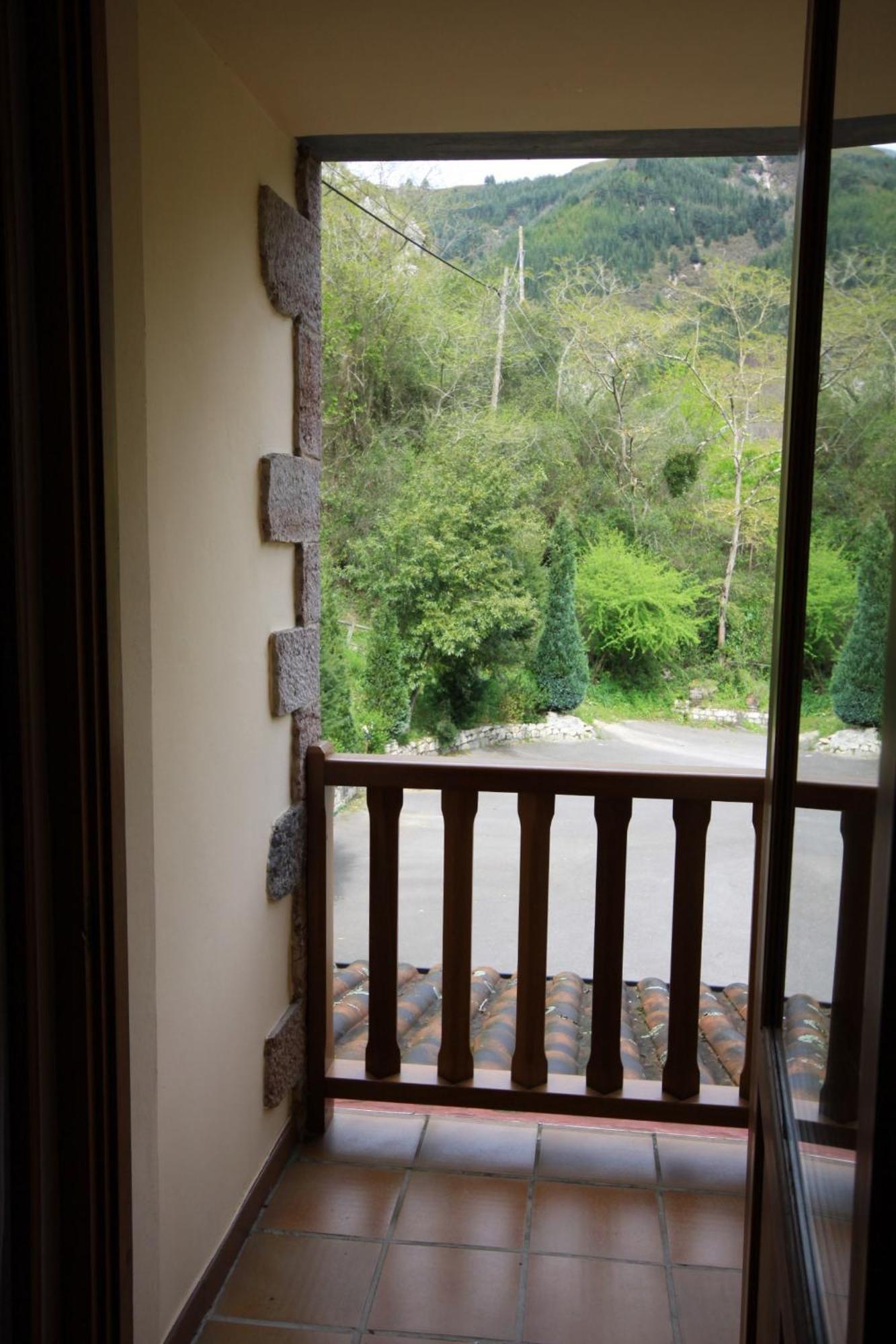La Salmonera Cangas De Onis Caño Exterior foto